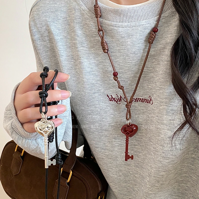铜布艺项链 红色爱心钥匙皮绳项链女复古秋冬长款毛衣链挂脖配饰