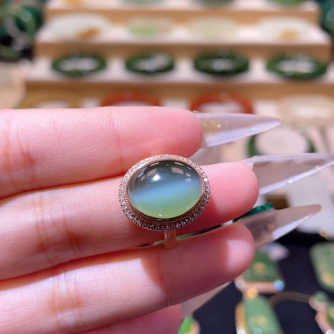 和田玉18K金镶嵌颈饰收藏级闪电猫戒指