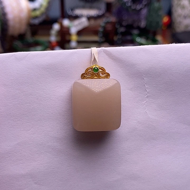 和田玉未镶嵌颈饰红藕粉金镶方糖吊坠