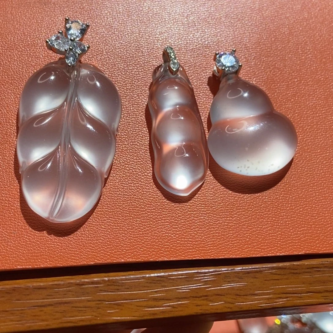 熊***达石英质玉银S925镶嵌颈饰