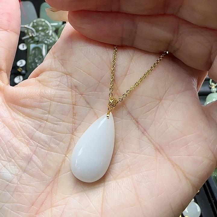 和田玉18K金镶嵌颈饰