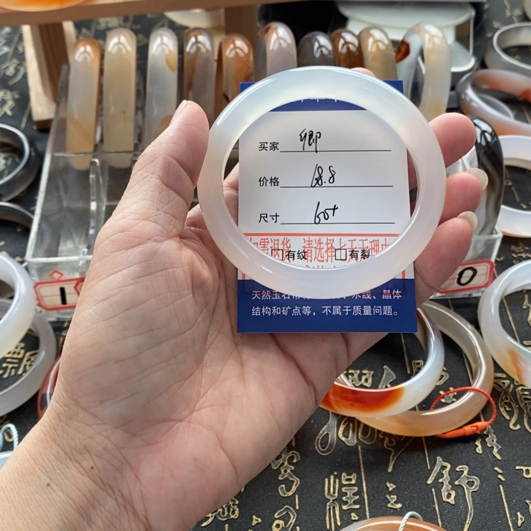 卿***y玛瑙/玉髓未镶嵌手镯