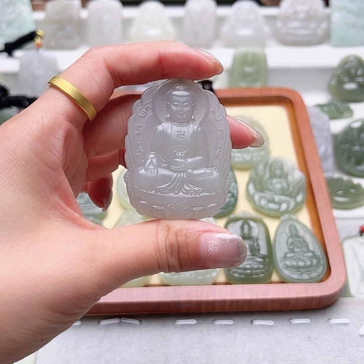 蔡***蔡和田玉未镶嵌颈饰