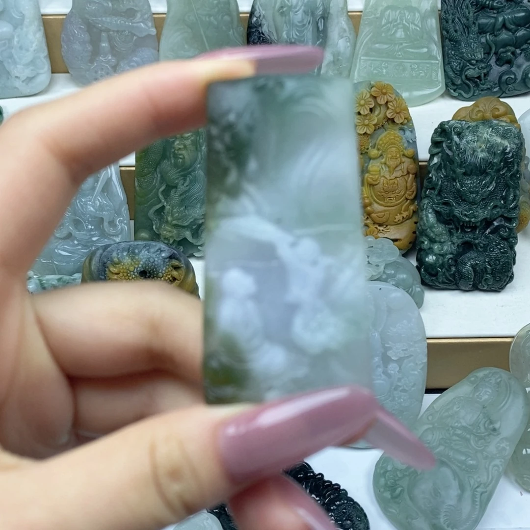 翡翠颈饰未镶嵌翡翠