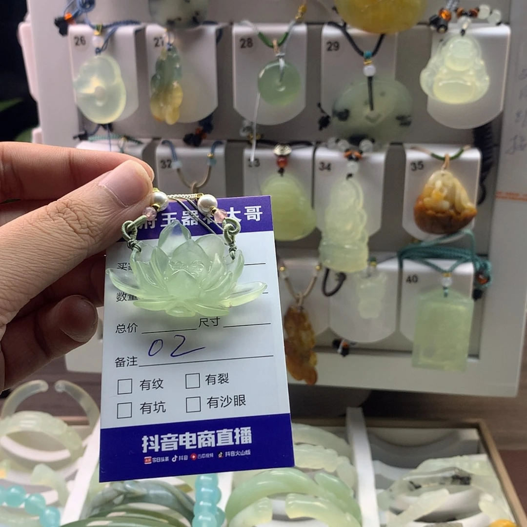 【闪购商品】蛇纹石玉颈饰未镶嵌张****）