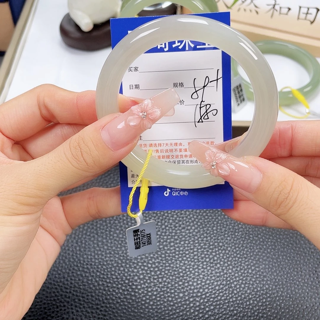 和田玉未镶嵌手镯