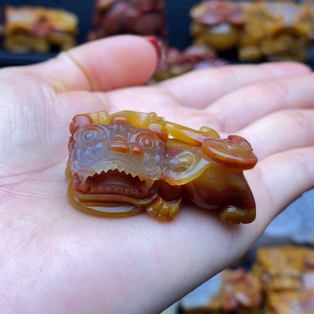 石英质玉（黄龙玉）未镶嵌颈饰