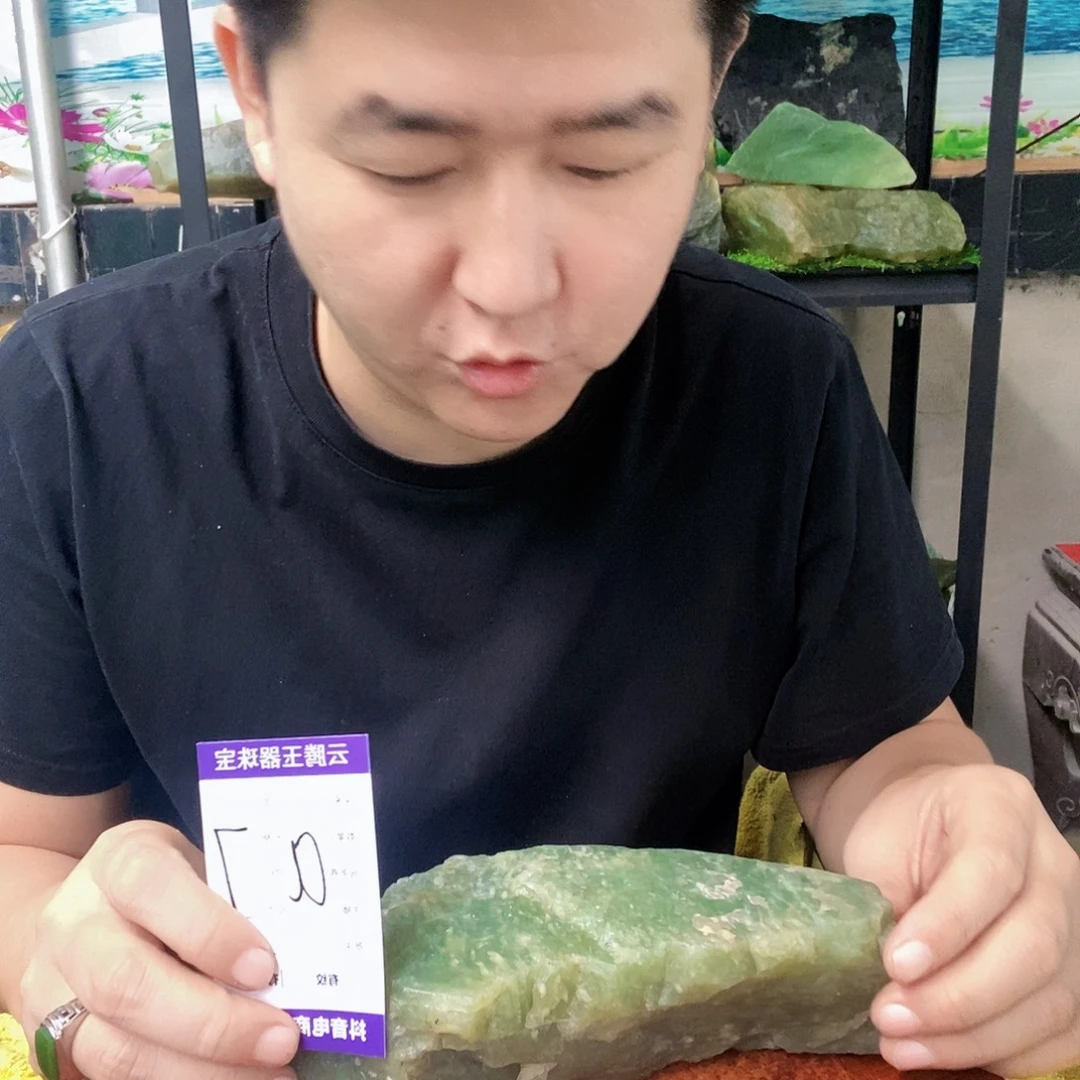 一***你未镶嵌蛇纹石玉纯天然岫玉原石