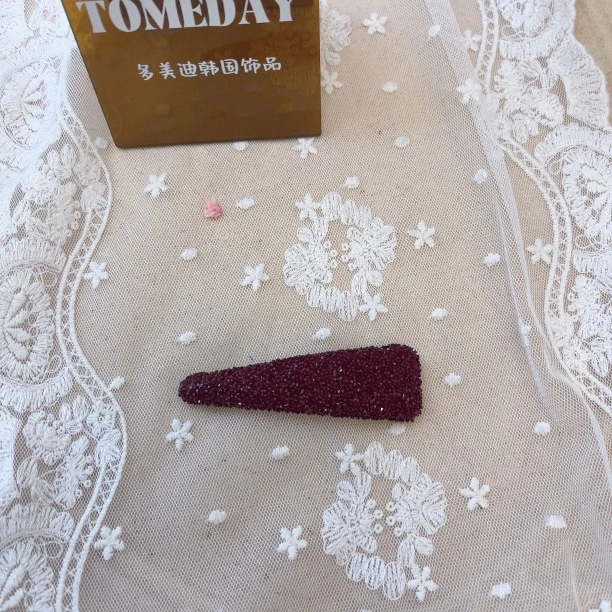 W1456精致秋冬氛围韩系甜美减龄红砂糖气质边夹