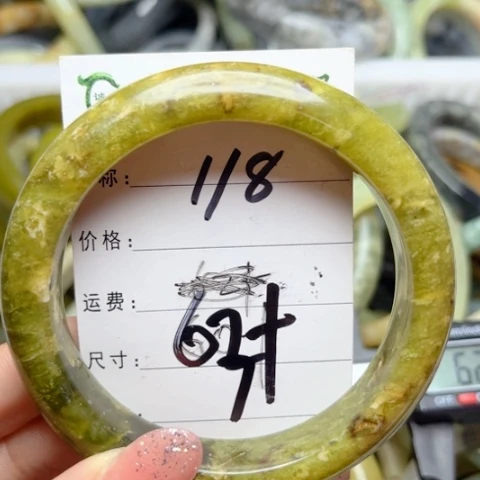 岫岩老玉（透闪石质玉）手镯未镶嵌