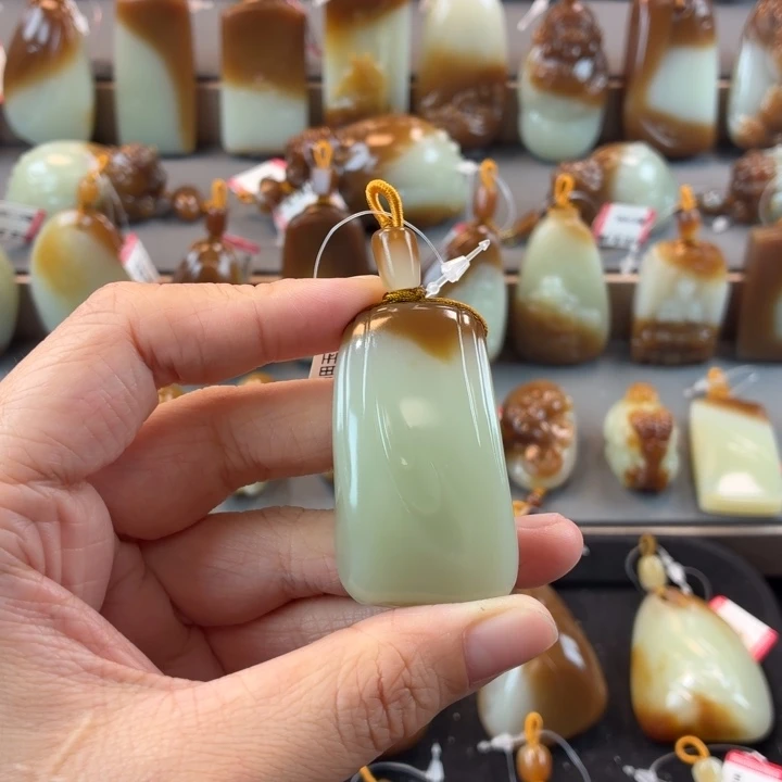 s***e和田玉未镶嵌颈饰