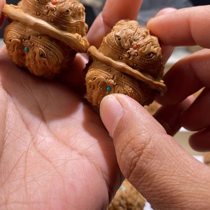 宝***宝把件文玩核桃纯手工雕刻文玩核桃