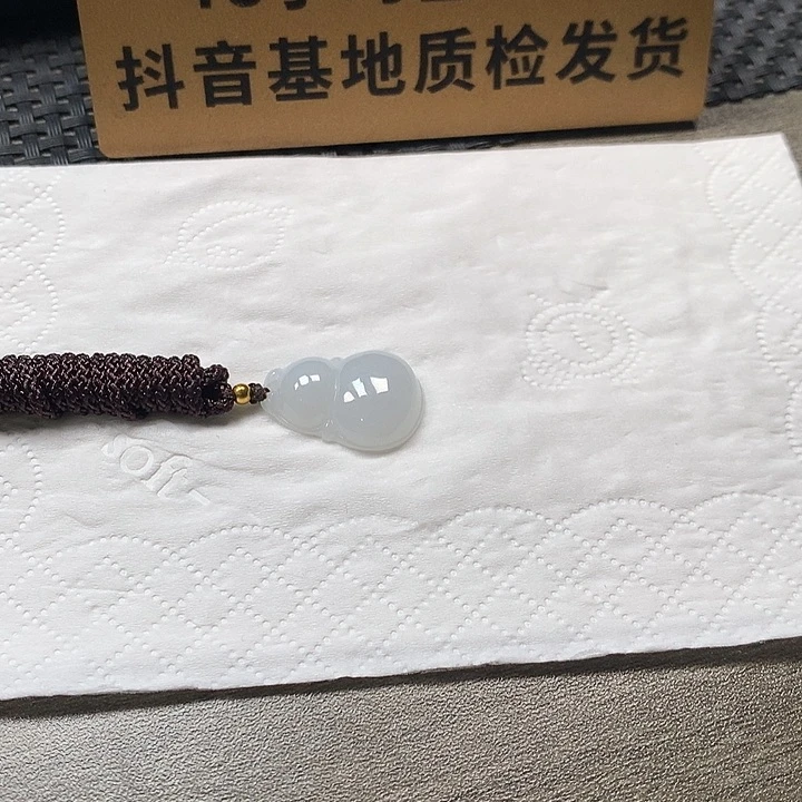颈饰未镶嵌翡翠奶****?葫芦