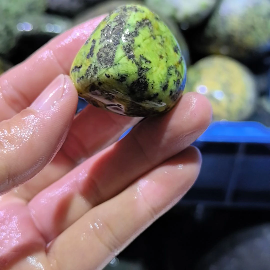 东***韵有机玻璃藏玉药王石原石一个