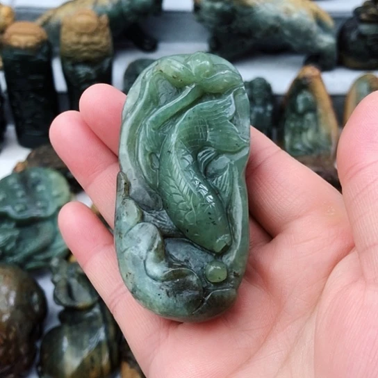 未镶嵌岫岩老玉（透闪石质玉）把件