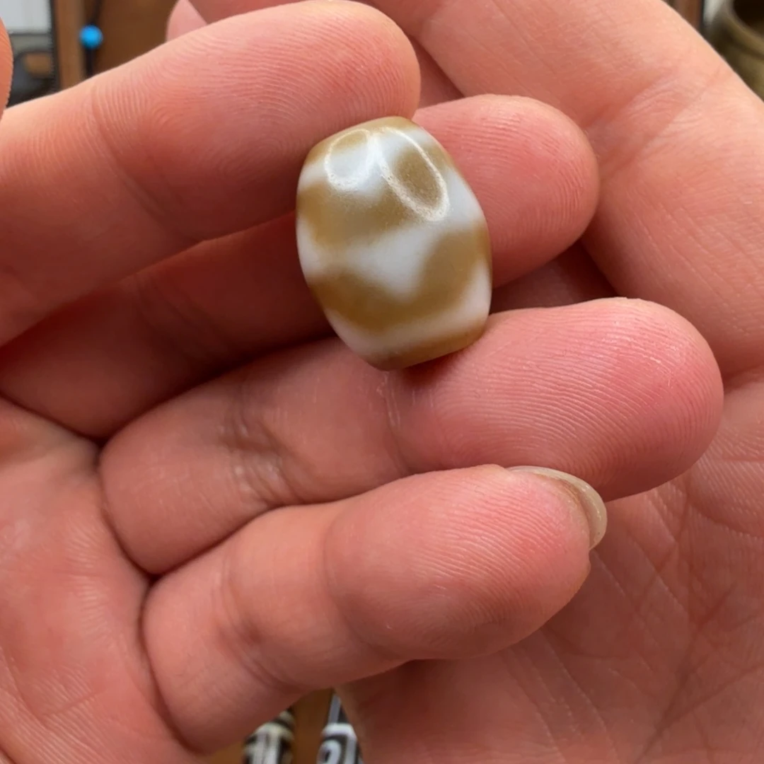 启***点玛瑙/玉髓颈饰未镶嵌