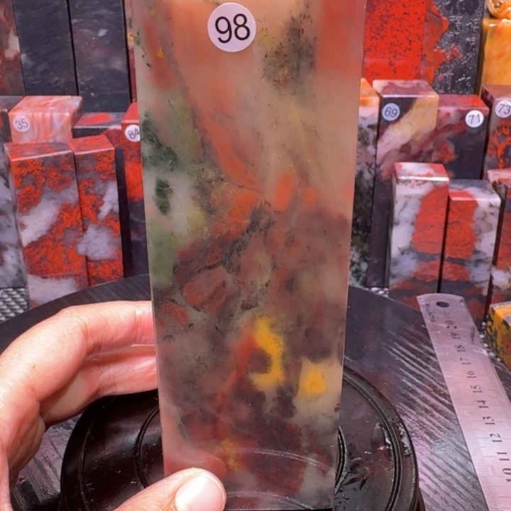 砖雕桂林鸡血玉工艺品