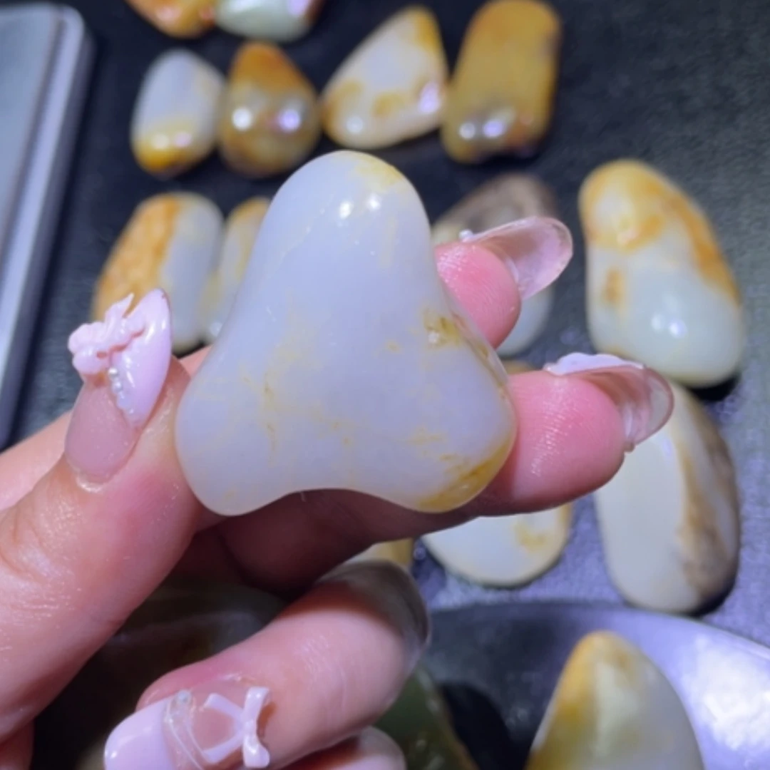 【闪购商品】颈饰未镶嵌和田玉牧*