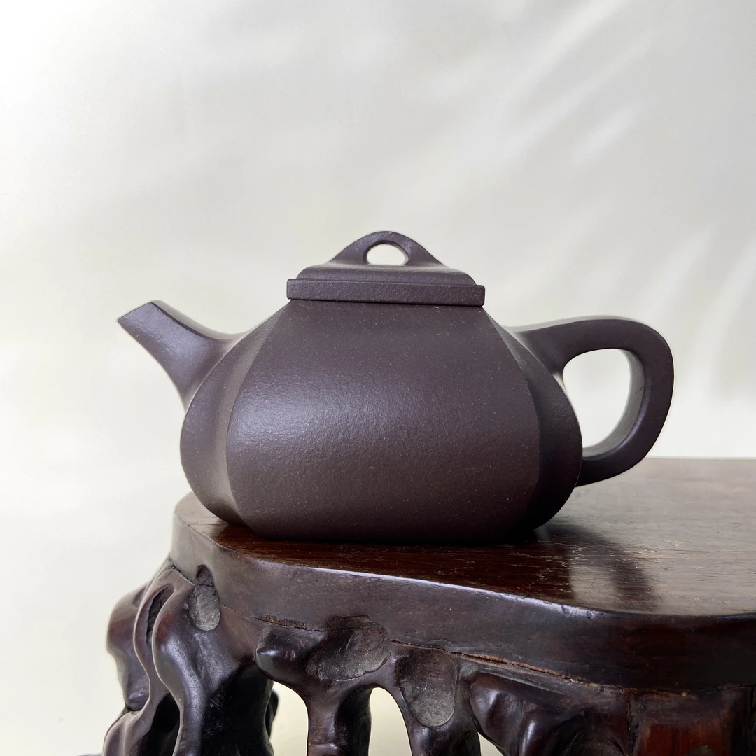 宜兴手工紫砂陶 （吴春香）220cc茶壶GS4210-7
