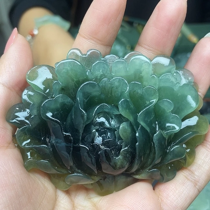 泓***ì蛇纹石玉未镶嵌颈饰