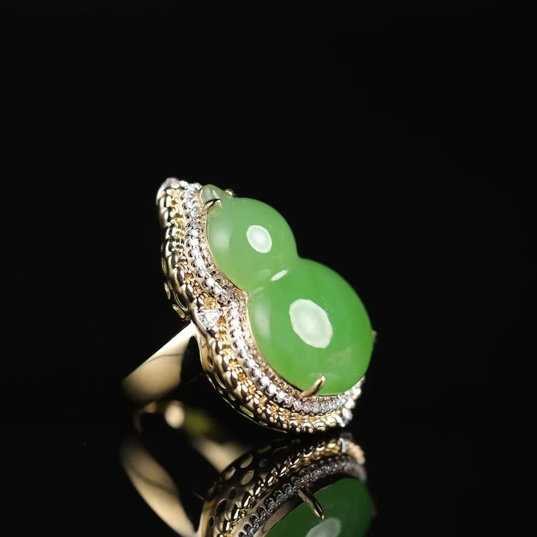 本真 | 郗禾 | 传承臻品和田玉高色苹果绿大葫芦戒指（备注圈口）
