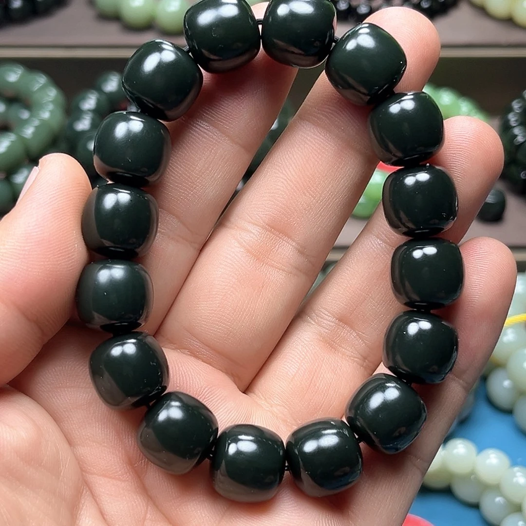 人***途和田玉未镶嵌手链