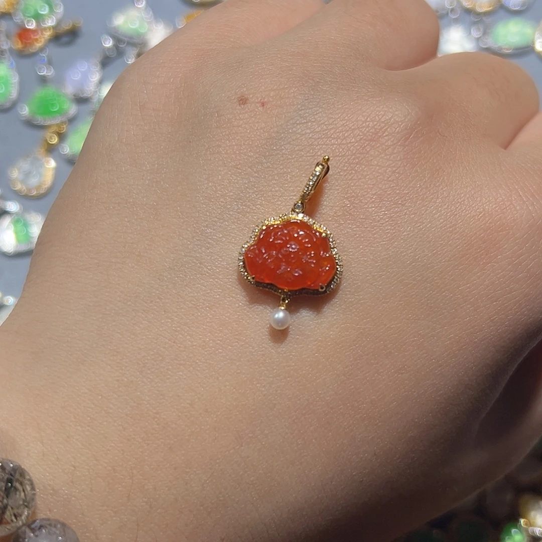 翡翠18K金镶嵌颈饰