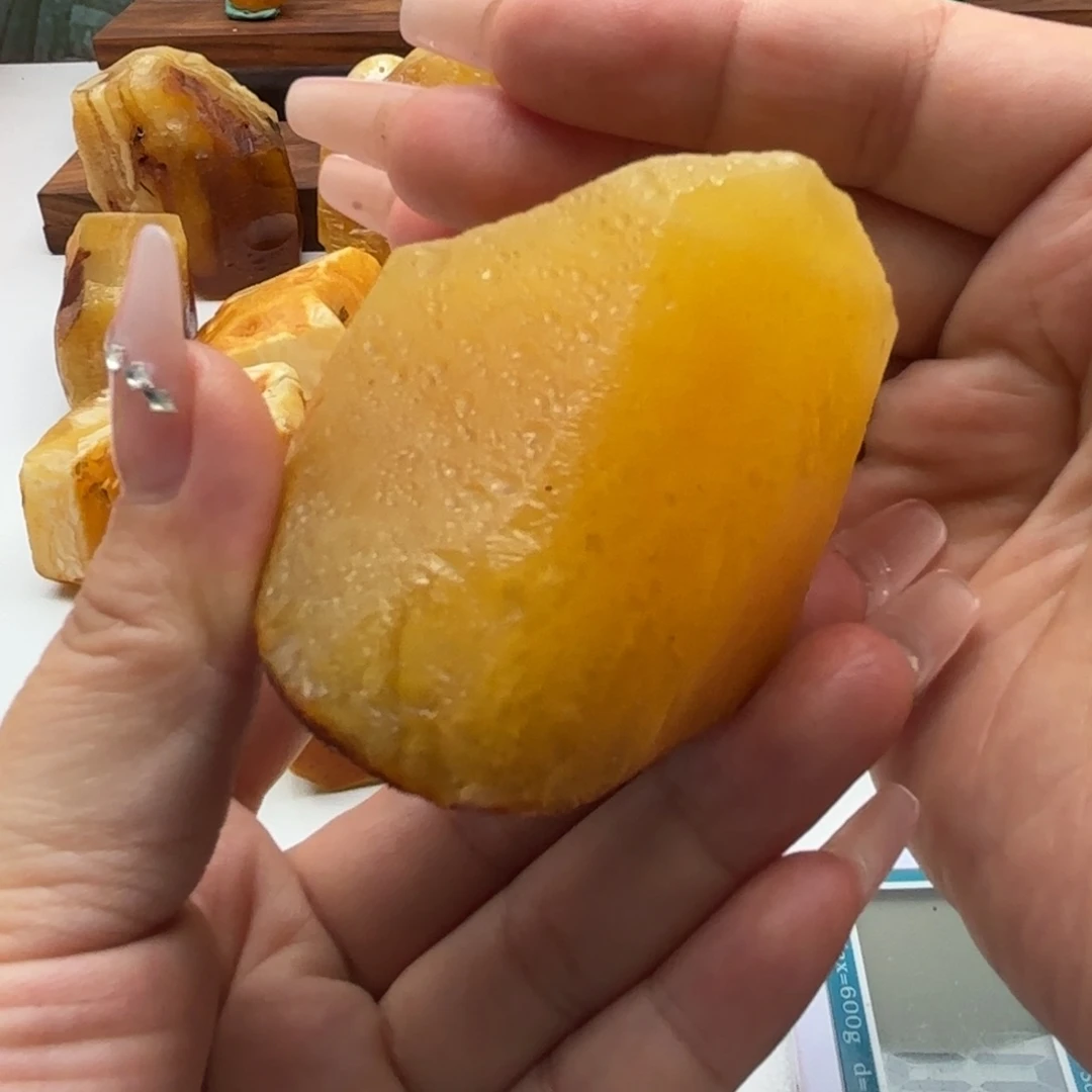 对***人定制琥珀未镶嵌琥珀