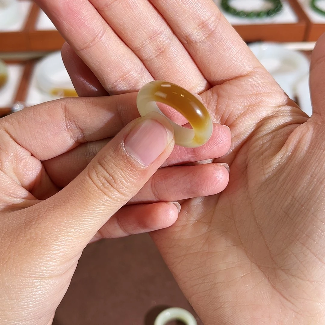 花***6和田玉未镶嵌戒指