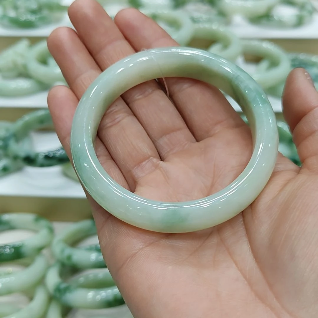 透闪石-蛇纹石玉手镯未镶嵌雪*