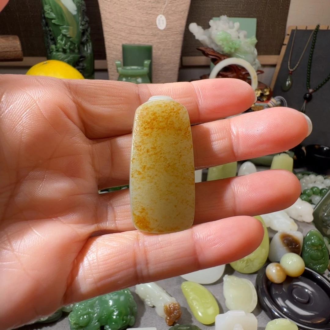 林***处和田玉未镶嵌颈饰