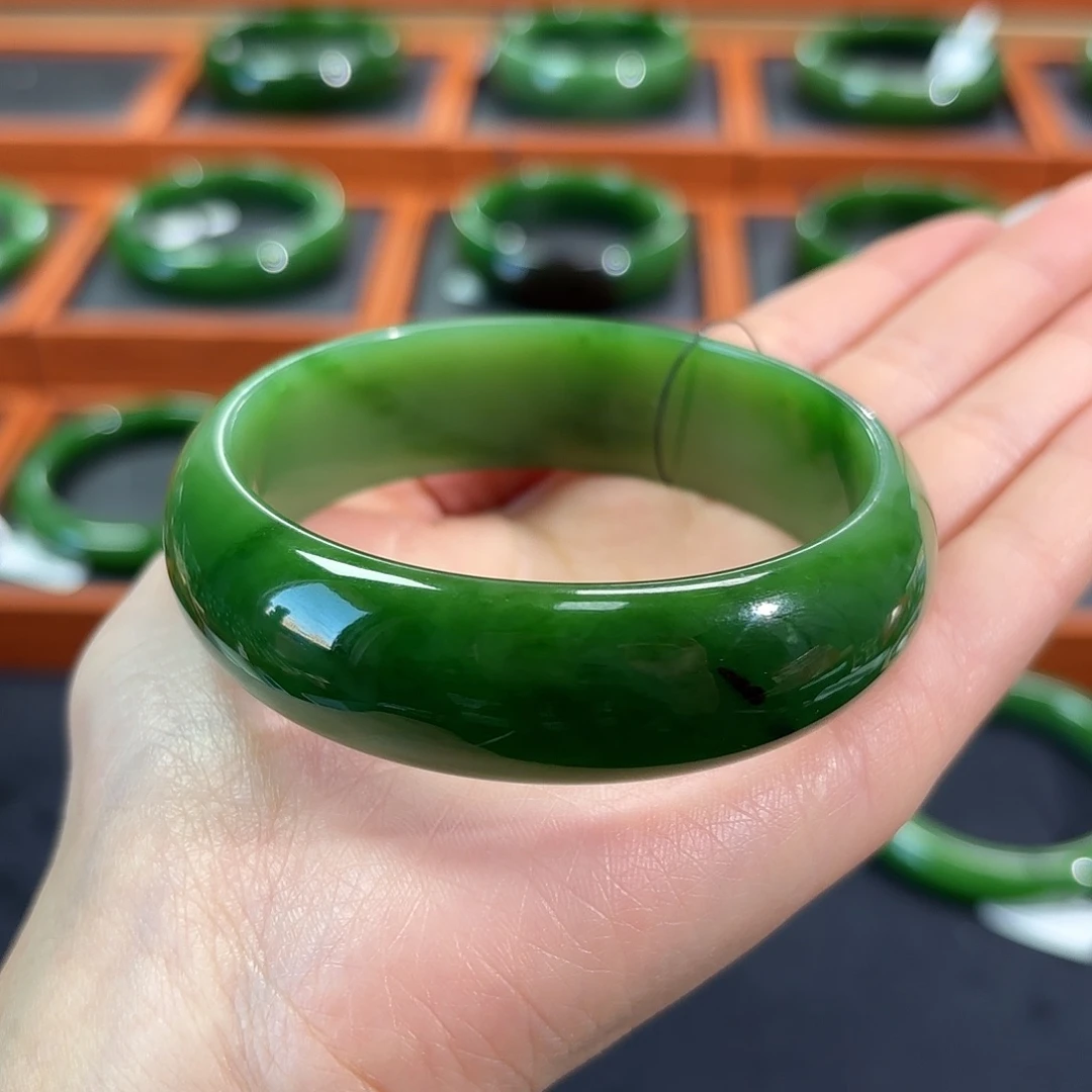 和田玉（碧玉）未镶嵌手镯阳绿白加绿