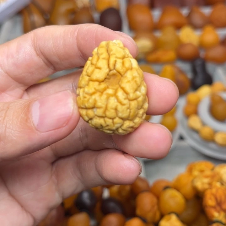 琥珀未镶嵌裸石天然蜜蜡吊坠