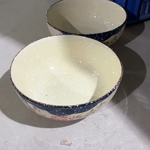 微瑕，不能明火，口径18高度7，2个面碗