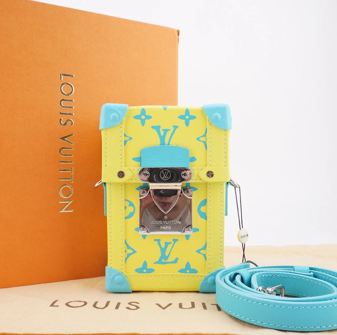 99新 LV Trunk Vertical 23ss老花磁扣开合手机包单肩斜挎包 F503