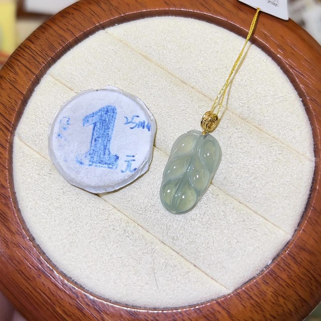 翡翠18K金镶嵌颈饰叶子