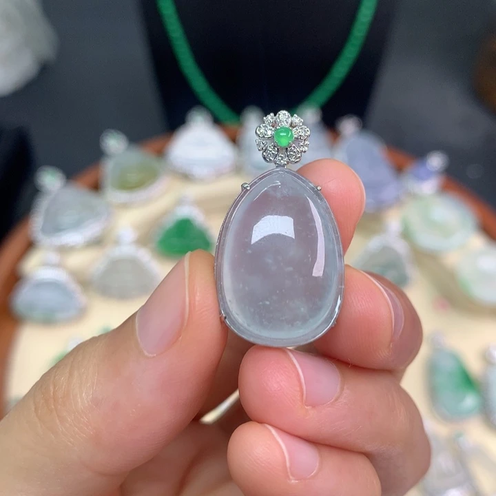 颈饰18K金镶嵌翡翠翡翠