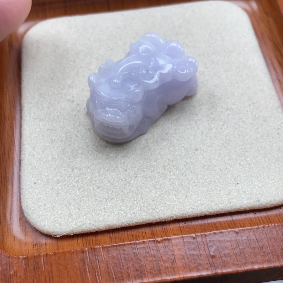 翡翠未镶嵌颈饰如意