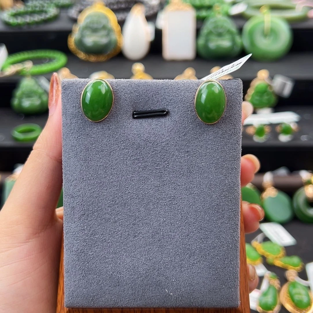 和田玉（碧玉）18K金镶嵌耳钉阳绿蛋面14*10