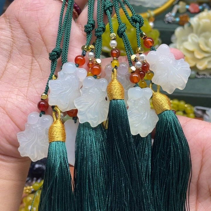 蛇纹石玉未镶嵌吊坠