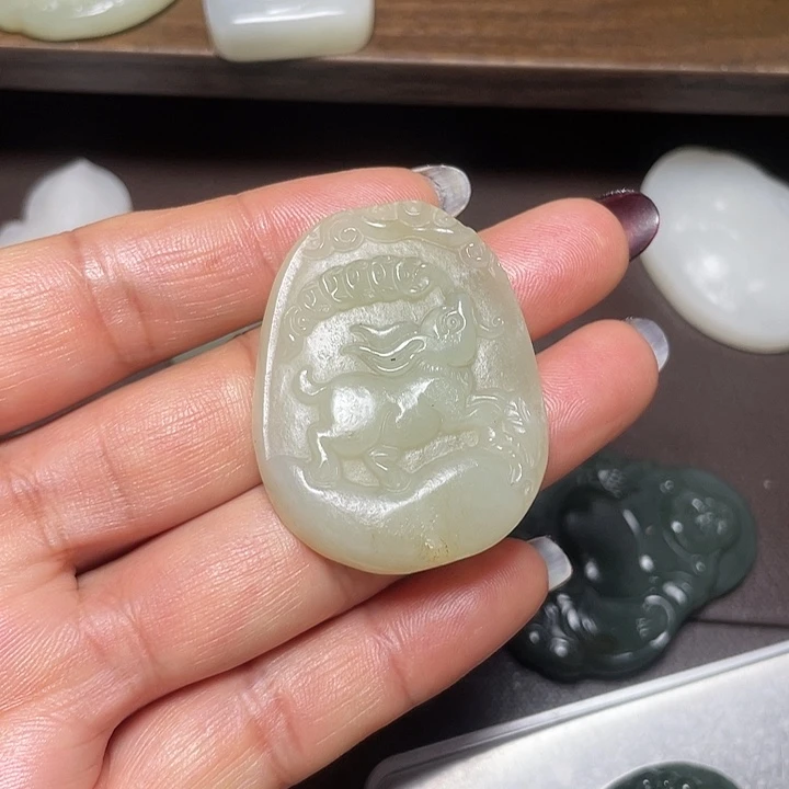 和田玉未镶嵌颈饰