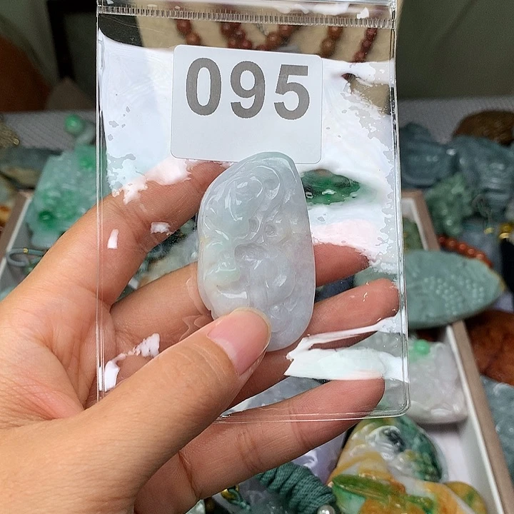 翡翠未镶嵌颈饰拾****石翡翠