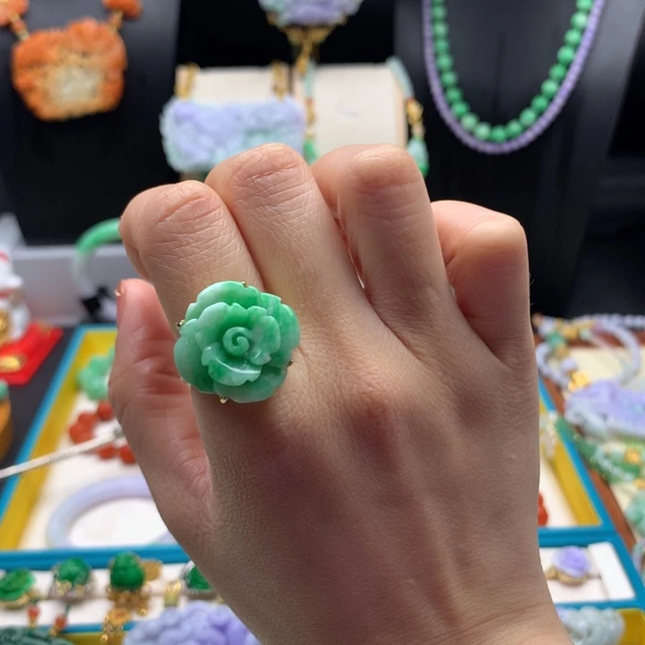 翡翠戒指未镶嵌翡翠花戒指