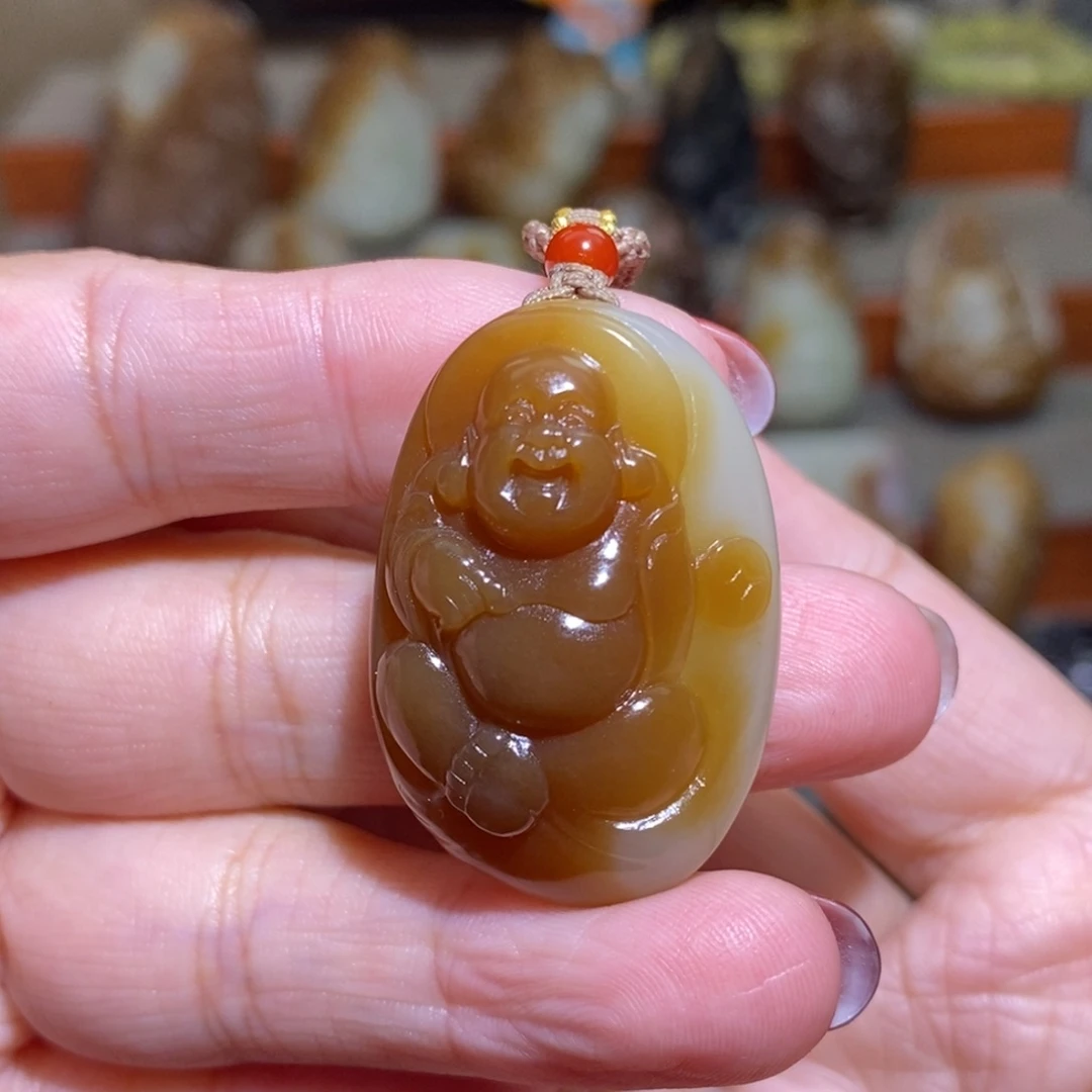 颈饰未镶嵌和田玉（糖玉）开心佛