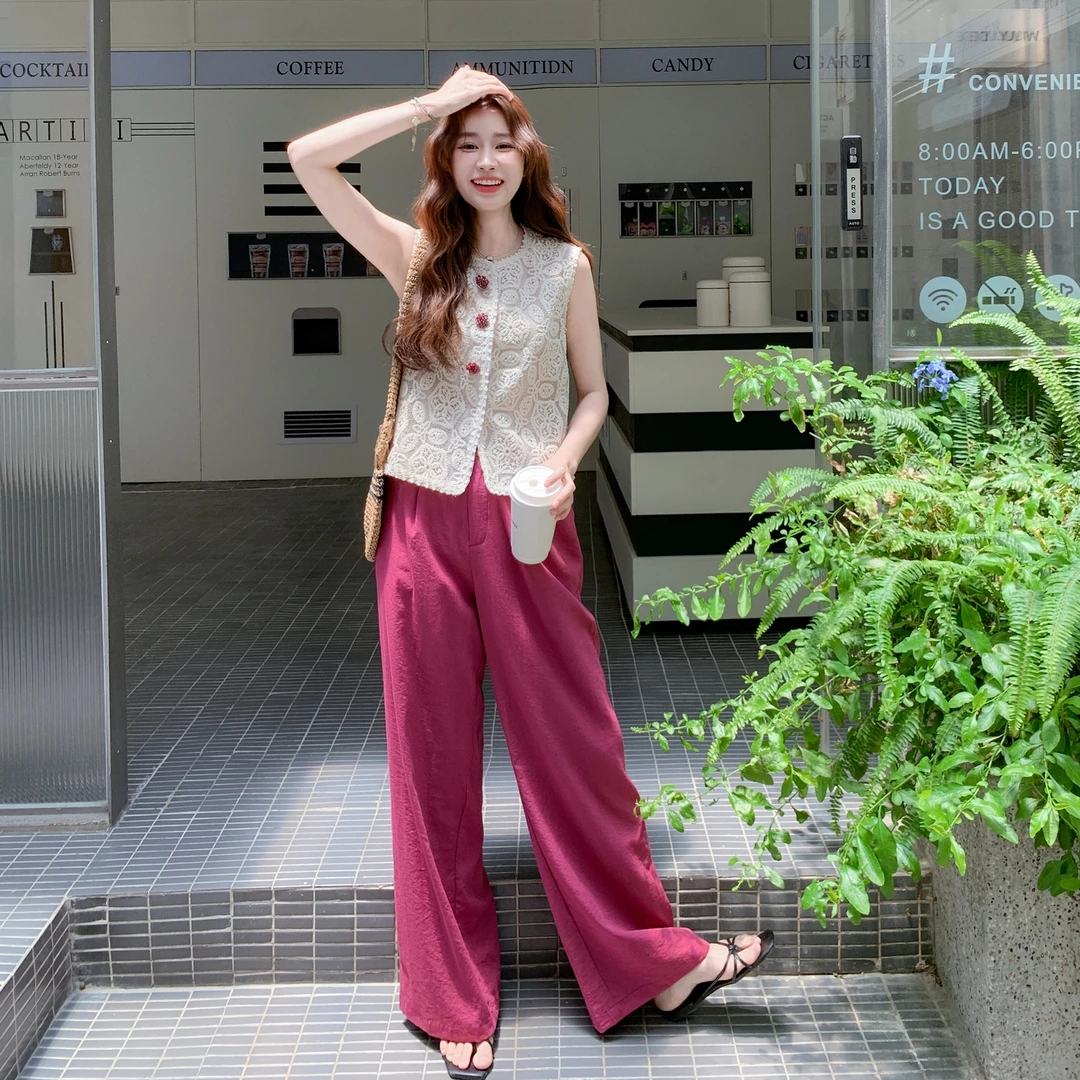 多巴胺穿搭气质套装女夏2025新款镂空蕾丝马甲背心阔腿长裤两件套