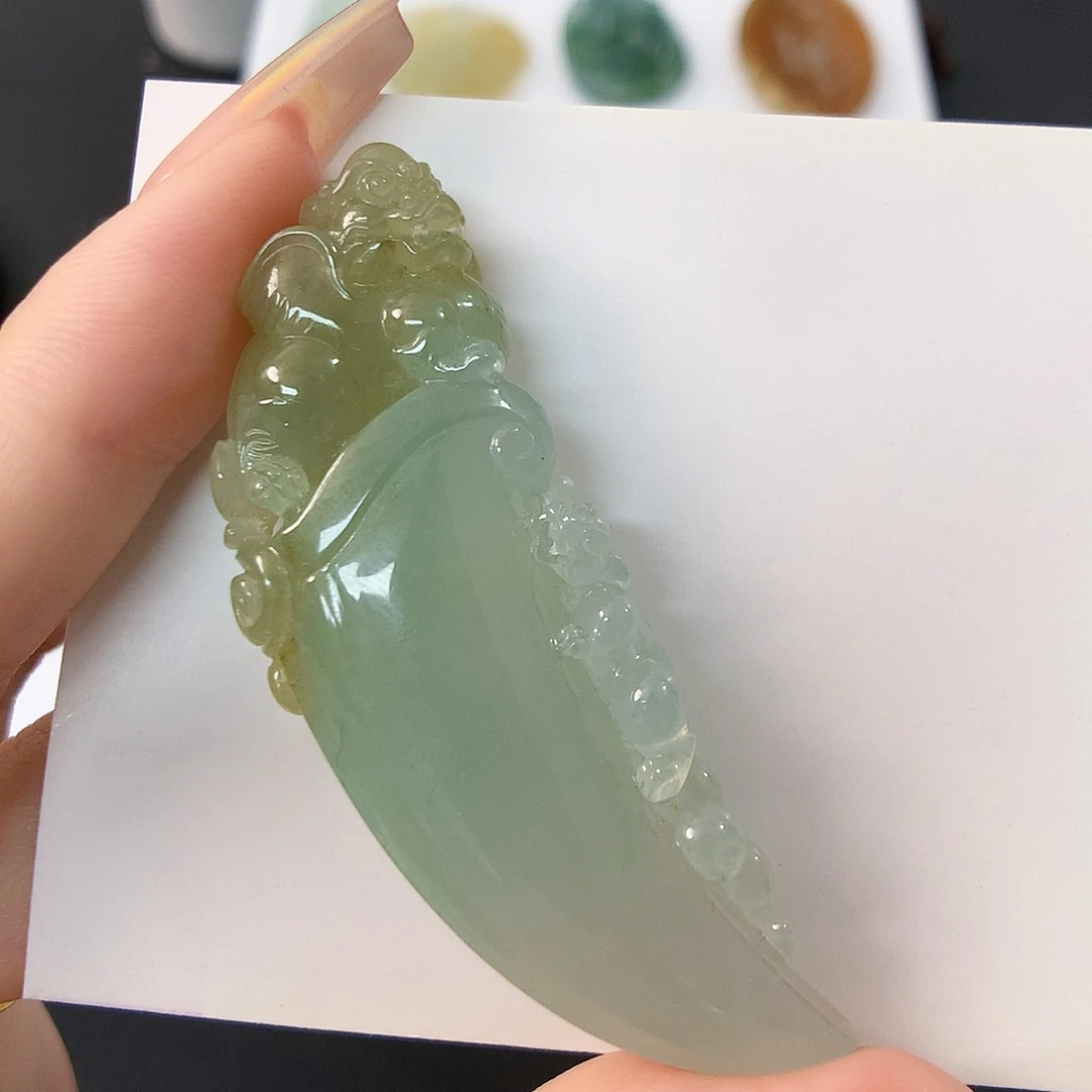 颈饰未镶嵌翡翠龙牙