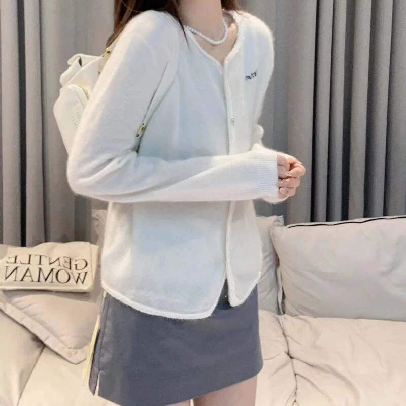 JIE NA YANG轻奢230819软糯绒面休闲立体字母绣花纯羊绒开衫