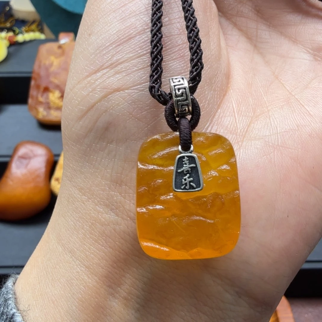 琥珀吊坠(赠链)未镶嵌