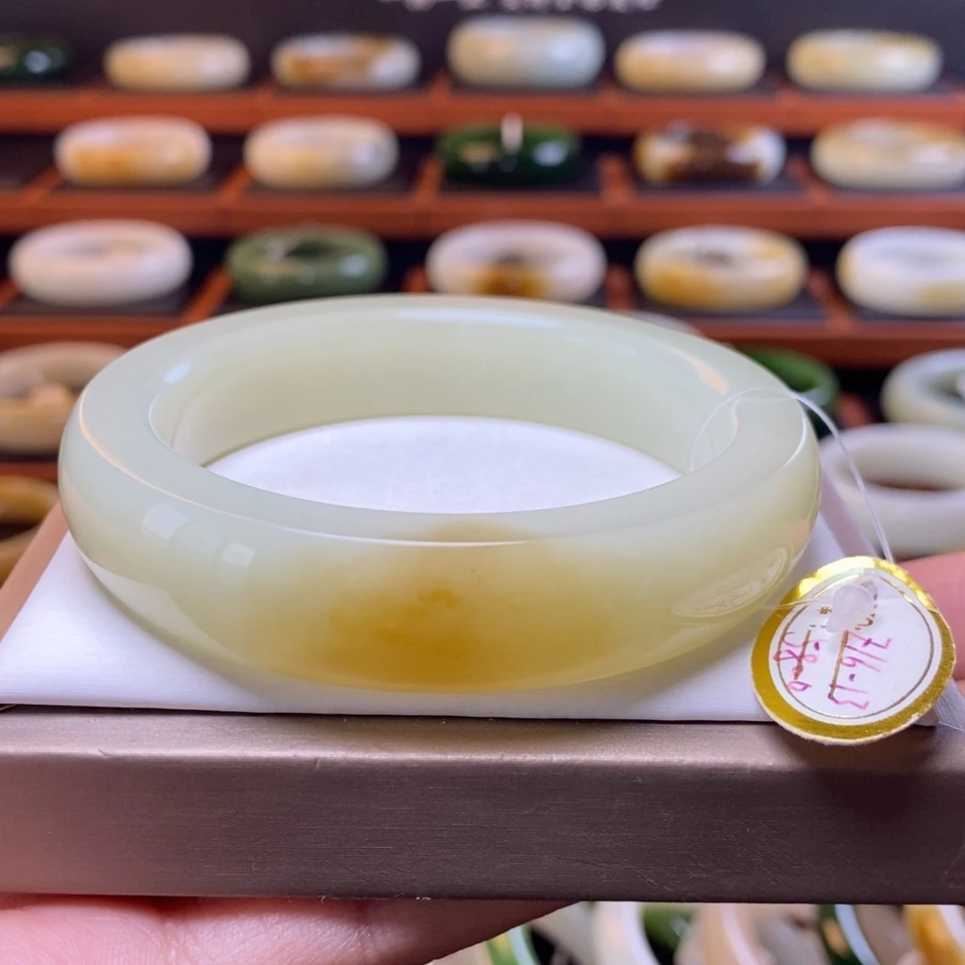 和田玉未镶嵌手镯60圈