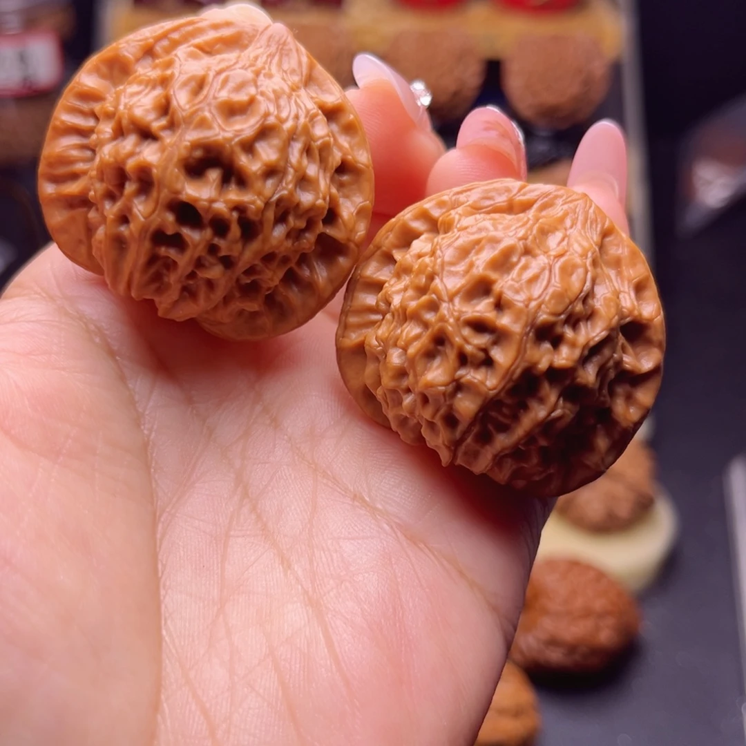 文玩核桃吊坠龙公子，鼎尺鼎配